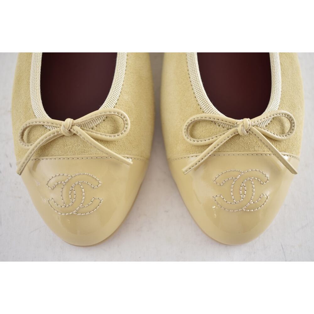 Chanel 26A Beige Suede Patent Leather CC Logo Bow Tie Ballet Ballerina Flat 38 - Picture 11 of 16